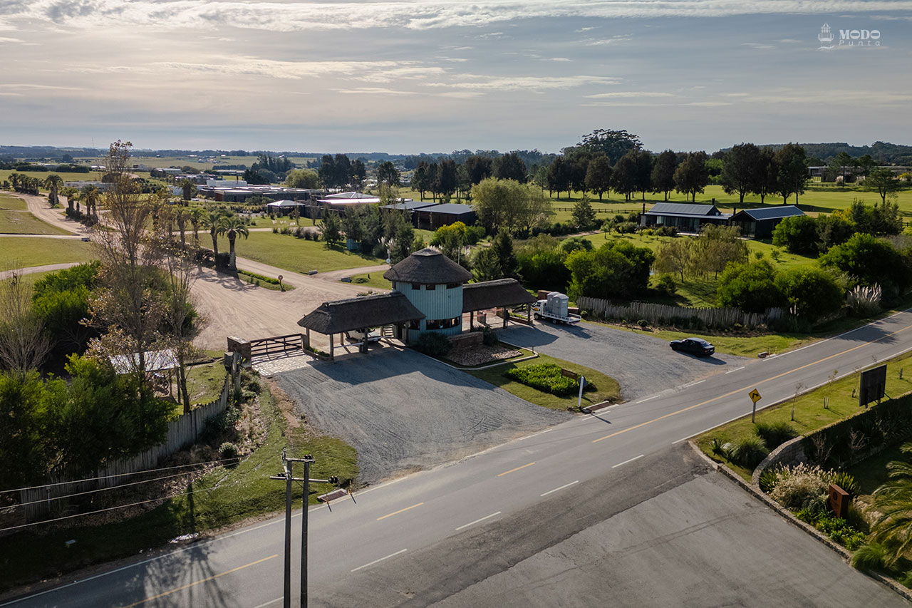 Barrio Pueblo Mío, Manantiales. Uruguay