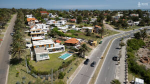 En el Cerro San Antonio de Piriápolis, la oferta inmobiliaria registra un precio medio de U$S 247.000, con propiedades que oscilan entre los U$S 165.000 y opciones exclusivas que superan los U$S 985.000.