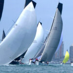 Las embarcaciones en plena competencia durante la Copa Rolex Circuito Atlántico Sur 2026, en aguas de Punta del Este.