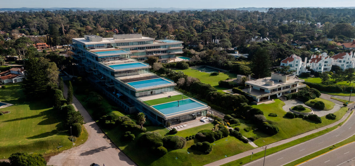 Acqua Punta del Este: Rafael Viñoly Architecture in Playa Brava