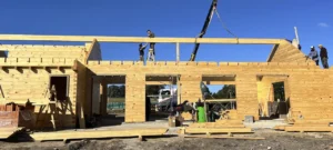 Sistema construtivo em madeira maciça no Uruguai: eficiência e design premium | Madera X