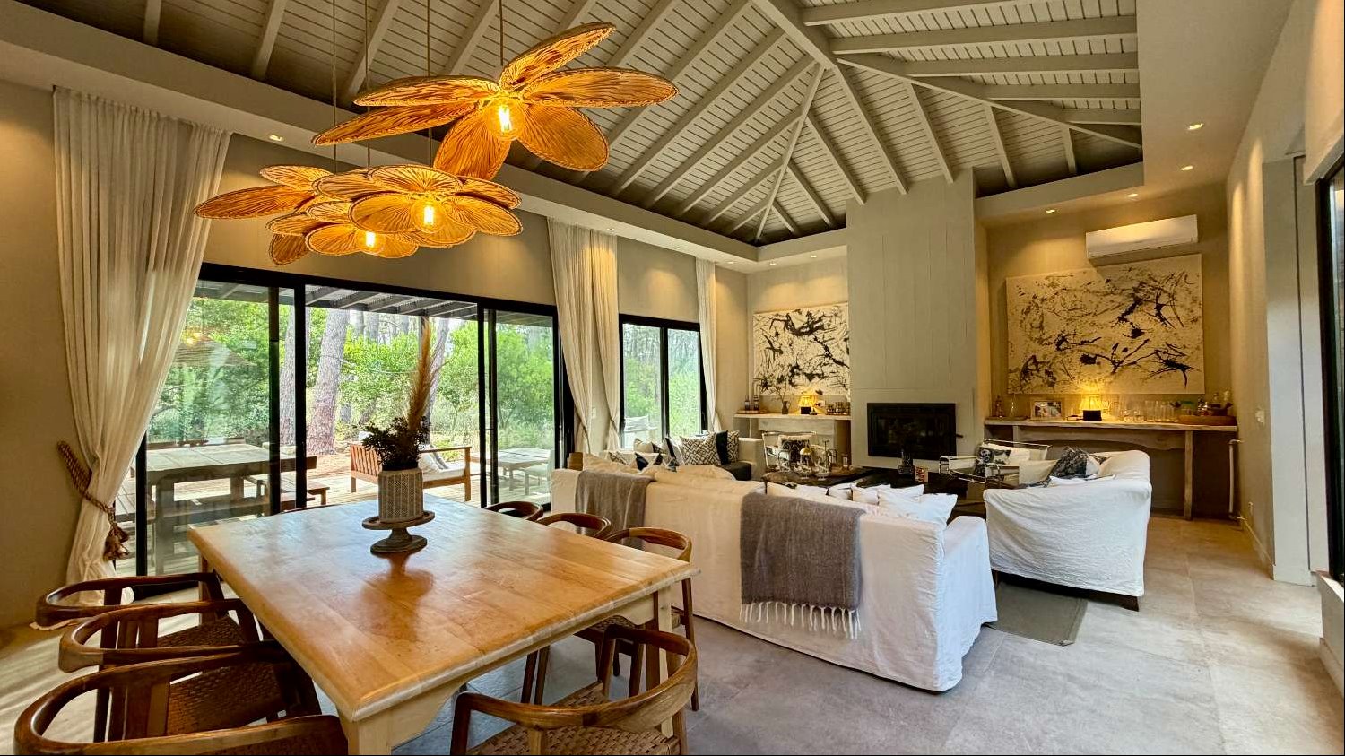 Casa de design em Reserva Montoya, com quatro dormitórios em ambiente privado. Preço: USD 1.600.000.