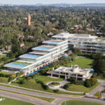 Sobre la Rambla Lorenzo Batlle Pacheco, Acqua se posiciona en primera línea de Playa Brava, con vistas abiertas al Atlántico y acceso directo a la costa.