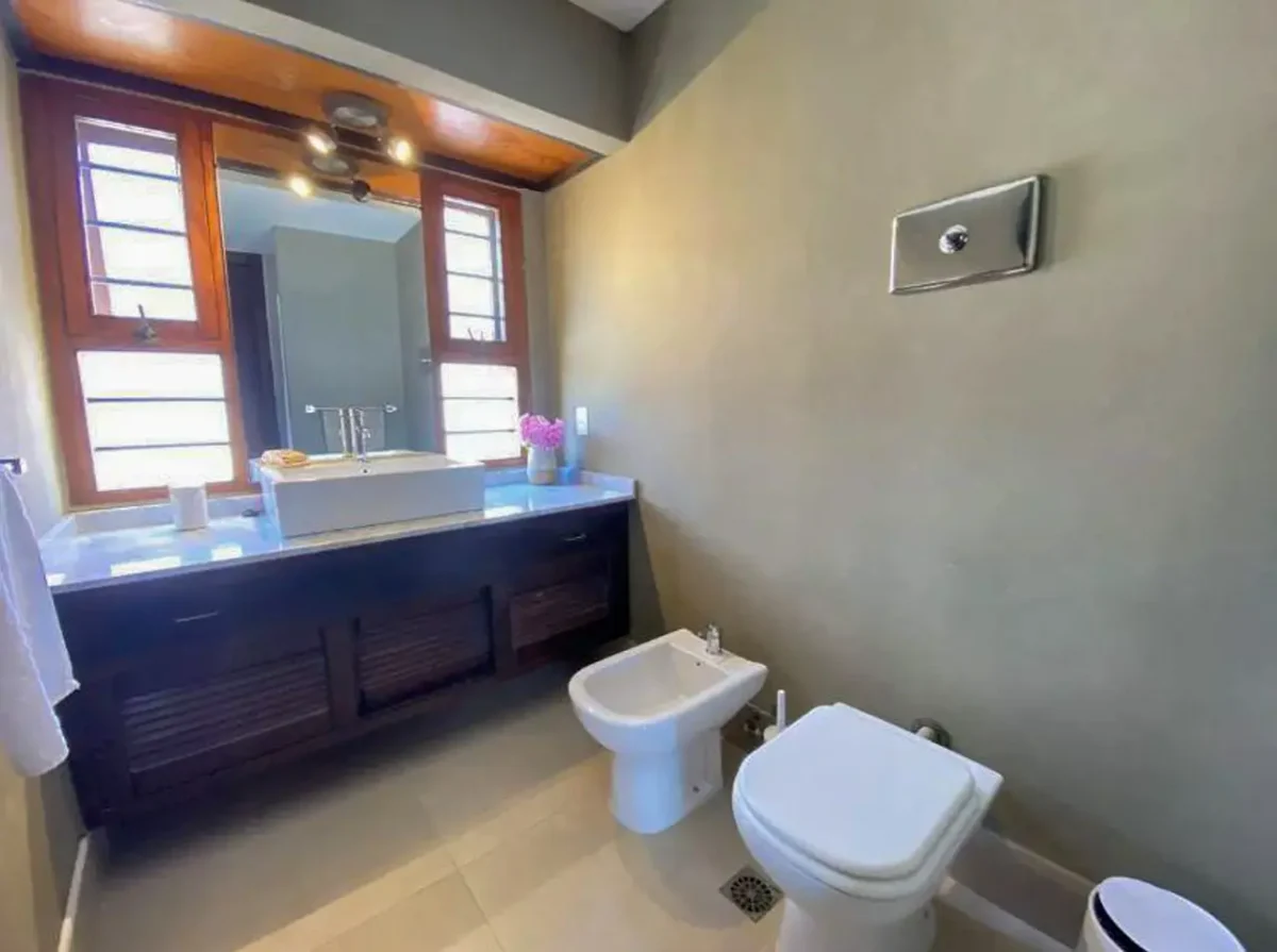 Alquiler Enero Punta del Este: Casa Frente al Mar en La Península