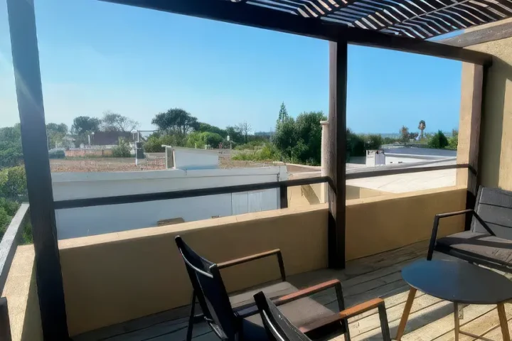 Casa de 2 dormitorios en Manantiales a pocas cuadras del mar y ruta 10
