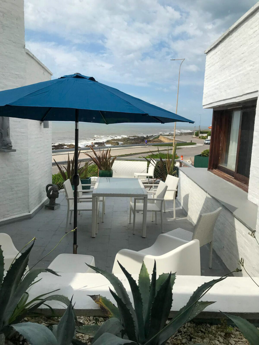 Alquiler Enero Punta del Este: Casa Frente al Mar en La Península