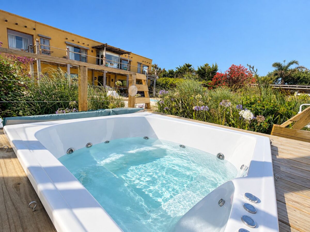 Alquiler de Casa en El Chorro con Vista al Mar y Jacuzzi