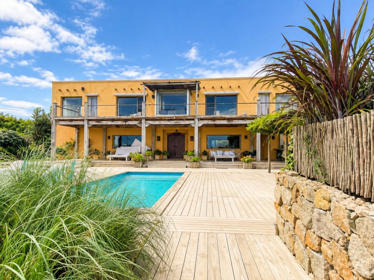 Alquiler de Casa en El Chorro con Vista al Mar y Jacuzzi